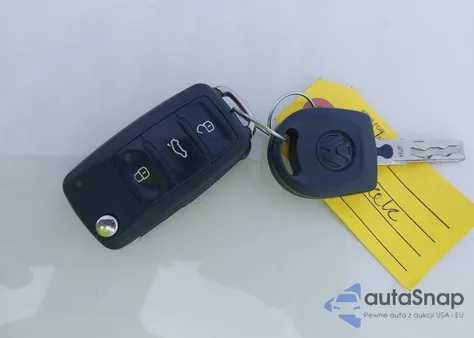 2018 Volkswagen Tiguan Limited 2.0T z USA, uszkodzony, nr VIN WVGBV7AX7JK001470